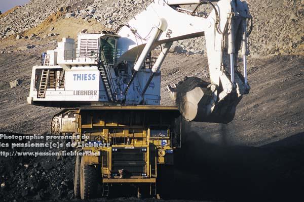 https://www.passion-liebherr.net/galeries/g_pelles_chenilles/tpl_burton6.jpg