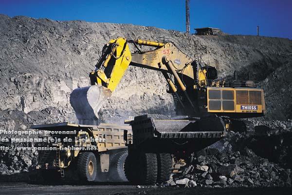 https://www.passion-liebherr.net/galeries/g_pelles_chenilles/tpl_mtowen6.jpg