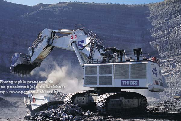 https://www.passion-liebherr.net/galeries/g_pelles_chenilles/tpl_mtowen8.jpg